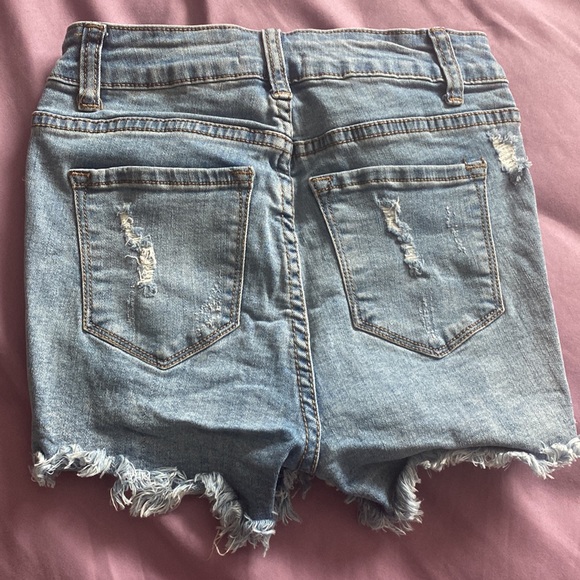 rips in the front and small rips on the sides and stretchy material - Picture 2 of 3